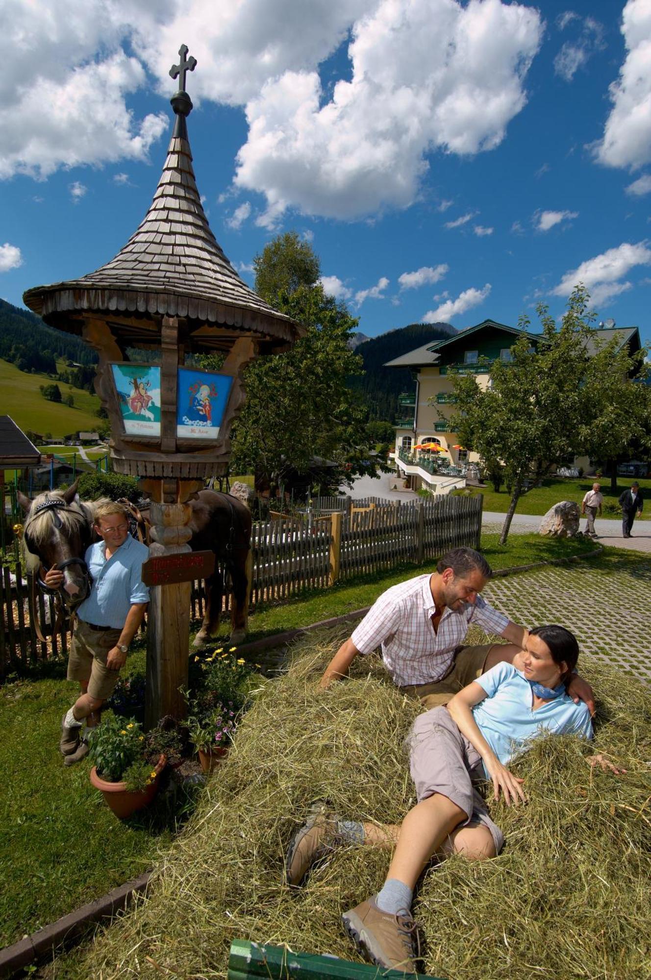Wohlfuehlresort Und Feriengut Martinerhof Sankt Martin am Tennengebirge Exterior photo
